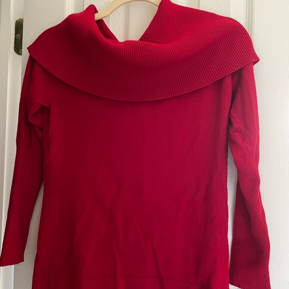 Beautiful colored Red Nine West Sweater in Medium - Picture 1 of 1